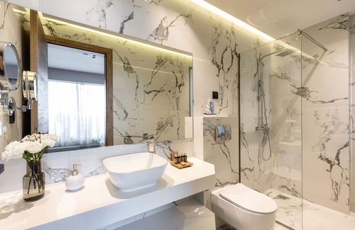 Pefkochori Hotel | Emily's Luxury Suites
