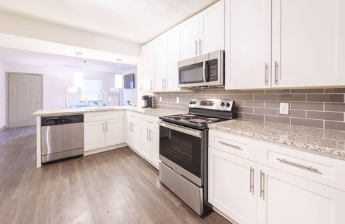 Greater Valley Brook Apartment | EMORY| 5 ★ LOCATION|♥FREE WIFI & 3 TVs♛2KING Beds♛
