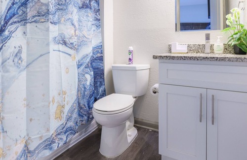 Greater Valley Brook Apartment | EMORY| 5 ★ LOCATION|♥FREE WIFI & 3 TVs♛2KING Beds♛