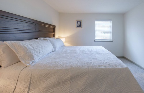 Greater Valley Brook Apartment | EMORY| 5 ★ LOCATION|♥FREE WIFI & 3 TVs♛2KING Beds♛