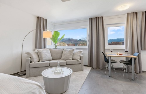 Denzlingen Apartment | EMPiRE: Studio | Central | Disney+ | Mountain view