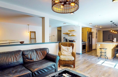 Nevada City Apartment | Empire Suite - Industrial modern apt in town
