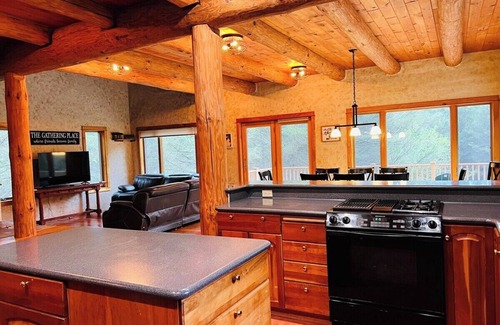 Empire House | Empire Therapy-AC/GameRoom/Fireplace/HotTub