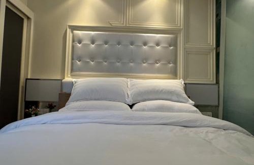 Bui Thi Xuan Hotel | EMPRESS HOTEL IN D1 - 32M2 - Cozzy Place