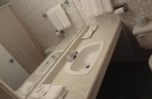 Fallsview Hotel | Empress Inn and Suites by The Falls