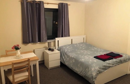 Poplar Apartment | En suite Double Room near Canary Wharf, O2, Excel