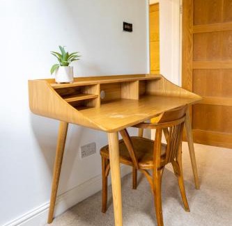 Hertford House | En-suite with double bed on mezzanine and desk in family home