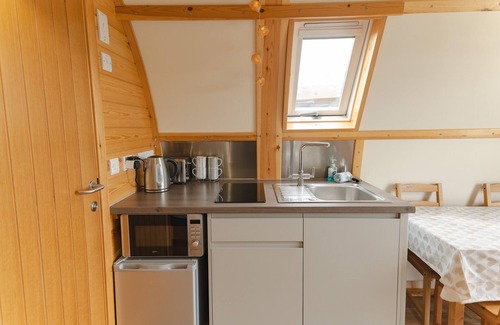 Blackburn Cabin | En-suite Wooden Cabin With Jacuzzi Hot Tub