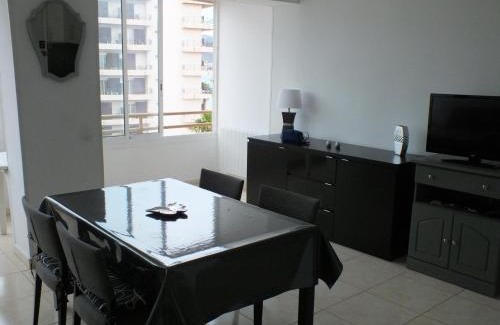 Santa Margarida Apartment | Encantador apartamento de 1 habitación con piscina y jardín en Roses Santa-Margarita - ES-204-24