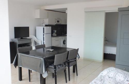 Santa Margarida Apartment | Encantador apartamento de 1 habitación con piscina y jardín en Roses Santa-Margarita - ES-204-24