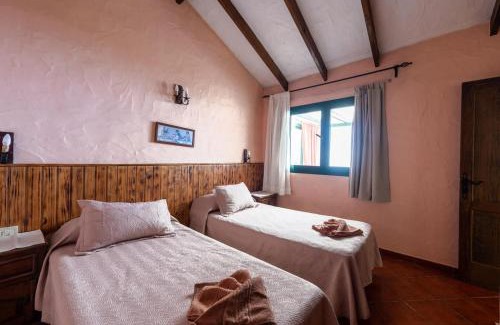 Isora House | Encantadora Casa Rural con Vistas Preciosas para 4 Personas