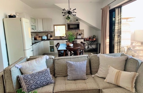 Cerritos Condo | Encanto Penthouse⛱ Pool, Rooftop Hot Tub & Sunsets