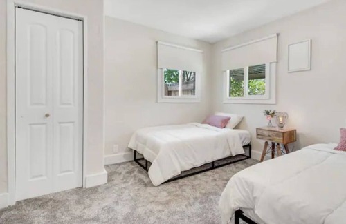 Modesto House | Enchanted Bungalow:Charming 3bd in Central Modesto