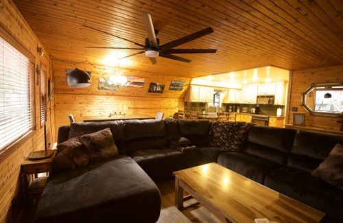 Lakehead Ski Chalet | Enchanted Chalet in tranquil forest at Shasta Lake - Pool/Spa/Paddle Boards