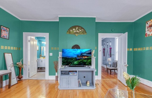 Hartford House | Enchanted Forest Apt in Hartford