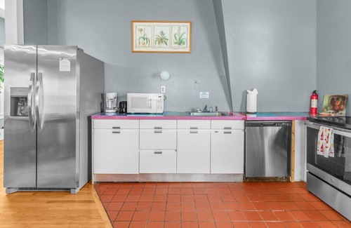 Hartford House | Enchanted Forest Apt in Hartford