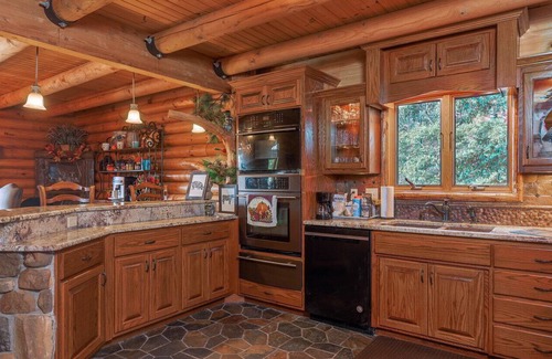 Eastview Cabin | Enchanted Forest Luxury Cabin