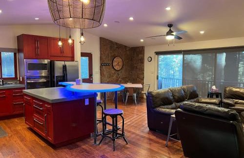 Kachina Village House | Enchanted Pines Retreat 2BR 2BA Vacation Haven in Forested Flagstaff