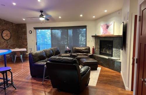 Kachina Village House | Enchanted Pines Retreat 2BR 2BA Vacation Haven in Forested Flagstaff