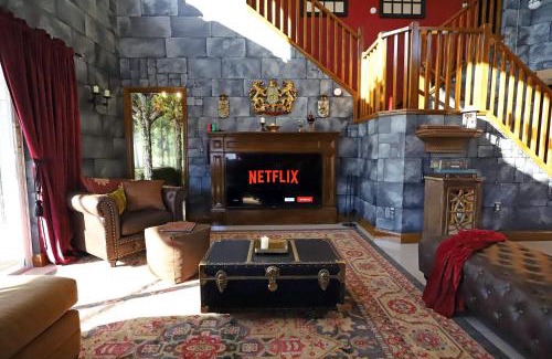 Lake Berkley Villa | Enchanted Villa with Lake View 6-Bedroom in Resort 9 miles to Disney World 15 miles to the Wizarding World of Harry Potter