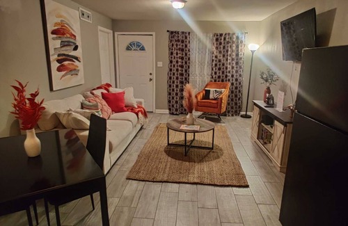 Mid City North Apartment | Enchanting 1bedroom Polish Apartment w/free WiFi& parking near most attractionsn