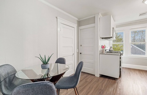 Salem Apartment | Enchanting 2-bedroom apartment in Salem near attractions!
