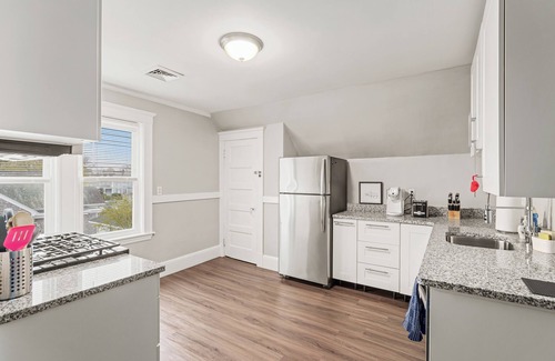 Salem Apartment | Enchanting 2-bedroom apartment in Salem near attractions!