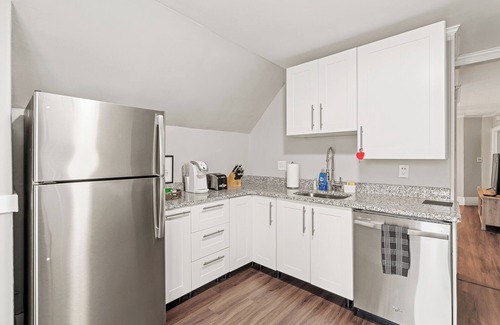 Salem Apartment | Enchanting 2-bedroom apartment in Salem near attractions!
