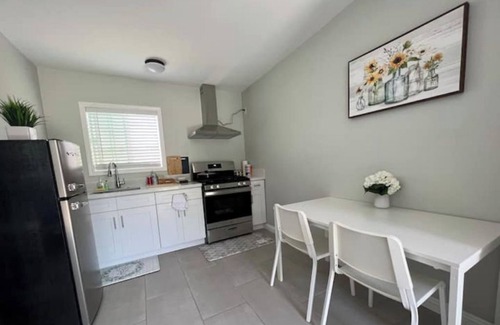 Mayflower Village House | Enchanting 2-bedroom house with AC in Arcadia