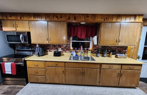 Van Buren House | Enchanting 3-bedroom house with WiFi in Van Buren