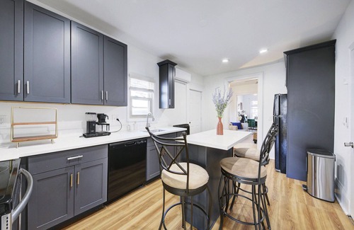Corktown House | Enchanting 4 BD/2 B house in the heart of Corktown!