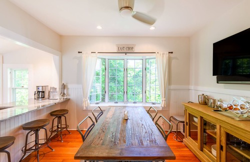 East Chop House | Enchanting bungalow with golf nearby, full kitchen, central AC, & washer/dryer