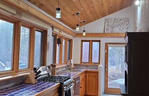Taos Cabin | Enchanting cabin with modern amenities, private and immersed in nature.