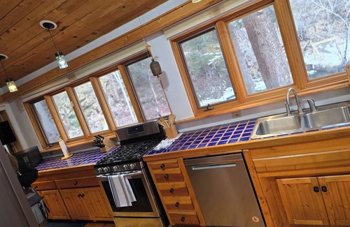 Taos Cabin | Enchanting cabin with modern amenities, private and immersed in nature.