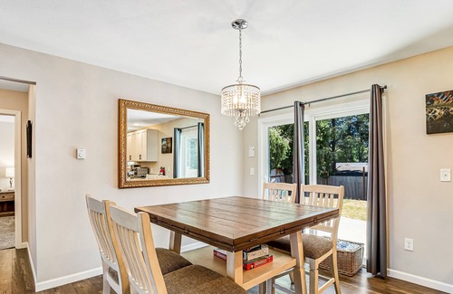 Warrenton House | Enchanting dog-friendly with hot tub, lake nearby, fast WiFi, & washer/dryer
