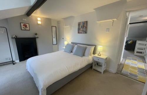 Cotham Apartment | Enchanting Escape with Peaceful Views