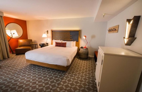 Live Oak Hotel | Enchanting Forest Room with Pool, Hot Tub, and Scenic Trail Access