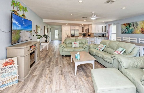 Englewood House | Enchanting house, beach, king beds, pool, 3 bdrs