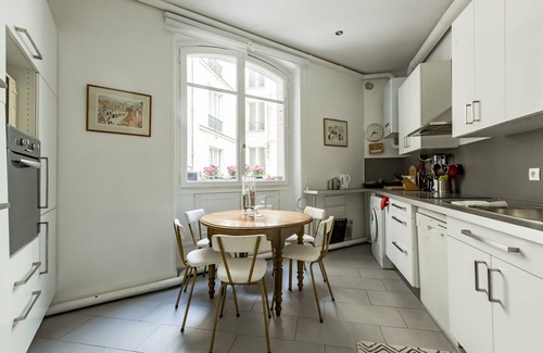 Porte-Dauphine Apartment | Enchanting Murals by Trocadero Gardens, by Veeve