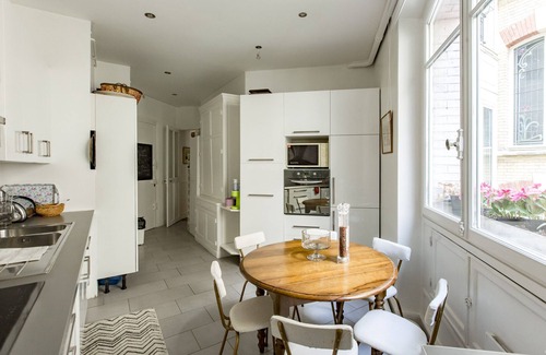 Porte-Dauphine Apartment | Enchanting Murals by Trocadero Gardens, by Veeve
