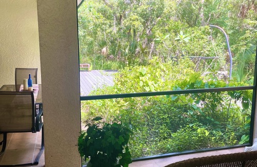 Wimauma House | Enchanting Nature Bungalow: Spacious Ecofriendly Home, Wildlife Abounds, 3 acres