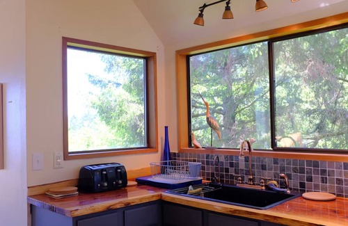 Neskowin Cottage | Enchanting Ocean Views and Hot Tub at The Burrow