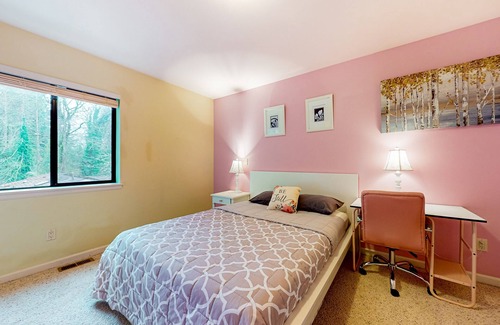 Issaquah Apartment | Enchanting, private nature retreat with generous deck - near trails & parks
