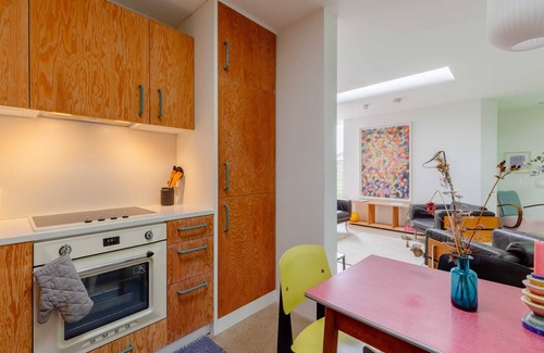 Stoke Newington Apartment | Enchanting Urban Treehouse, Stoke Newington!