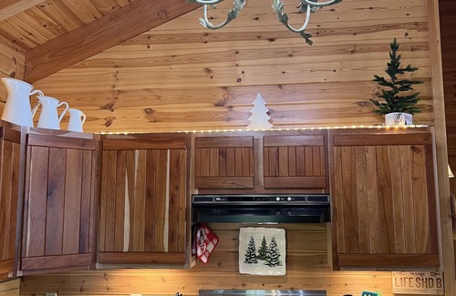 Weeks Mills House | Enchanting WATERFRONT Log Cabin on Togus Pond - 3 nights min required