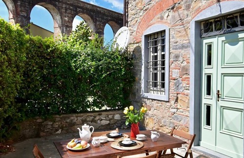 Vicopelago House | Enchantment of the Arches
