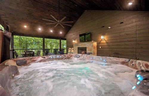 Broken Bow Cabin | End of July: Gather, Game & Getaway