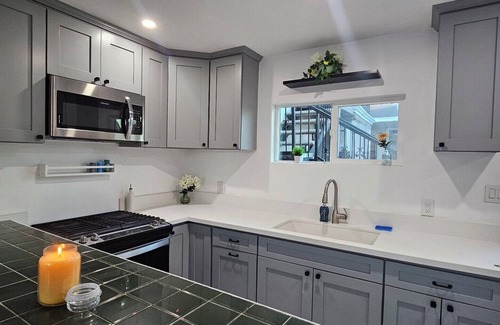 Paramount Apartment | End of Summer Sale! Pet Friendly!