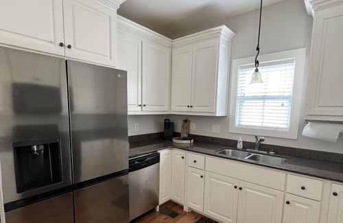 Tallassee House | END OF THE LINE - Lake Martin views- Sleeps 12
