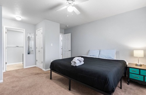 Manhattan House | End Unit, King Bed, Garage KSMANE1312
